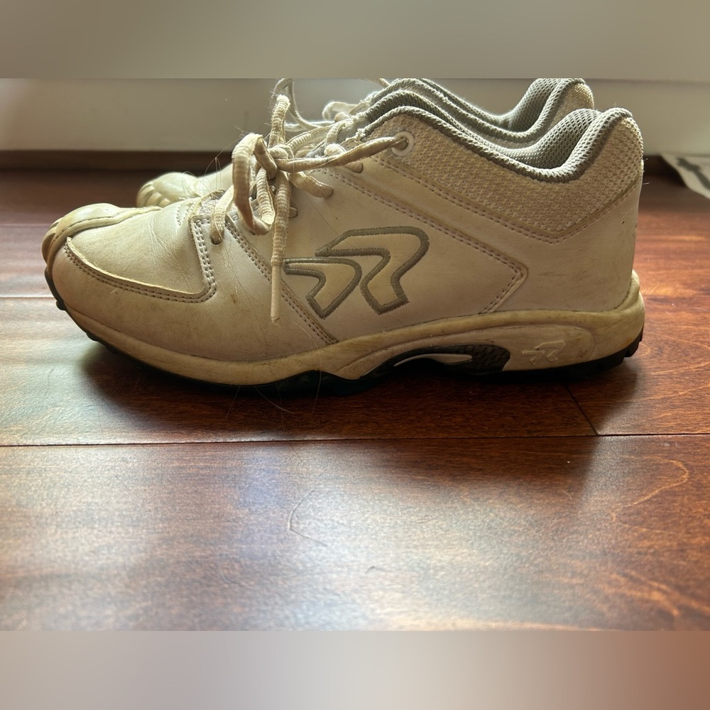 Ringor pitching toe turf shoes. Worn just a few times before outgrowing them